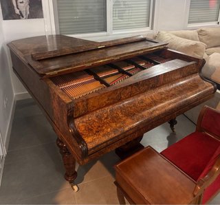 Piano de cola antiguo