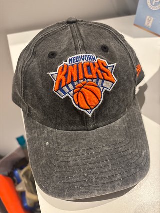 Gorra New York Knicks New Era Gris Naranja
