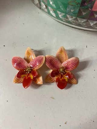 Pendientes grandes forma flor rosa y roja