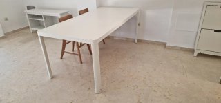 Mesa comedor blanca y madera