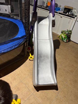 Cama elástica con columpio y tobogán