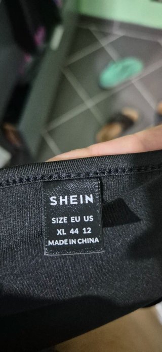 Abito Shein XL floreale nero mai usato