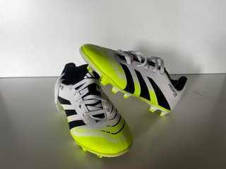 Botas de fútbol Adidas Predator talla 33