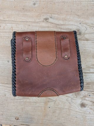 Bolso de cuero hecho a mano.