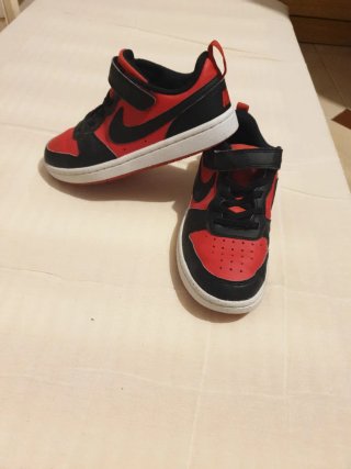 Zapatillas Nike Niño Rojas y Negras