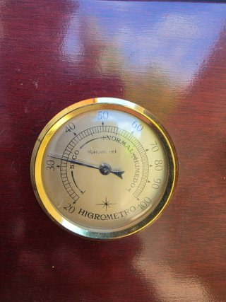 Humidor de puros madera cedro con higrómetro