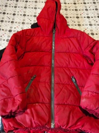 Abrigo niño Decathlon rojo y negro
