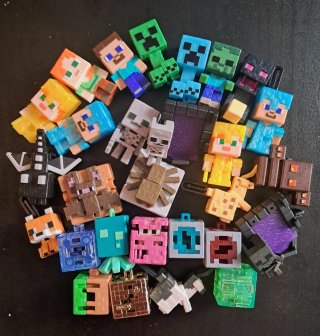 Figuras Minecraft Kinder Joy.