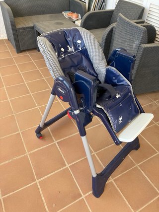 Trona reclinable y ajustable en altura