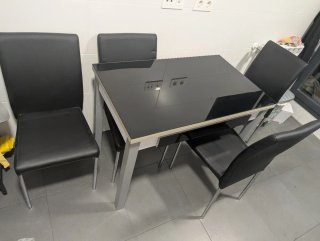 Mesa y 4 sillas de cocina negras
