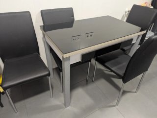Mesa y 4 sillas de cocina negras