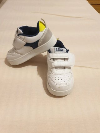 Zapatillas bebé blancas velcro