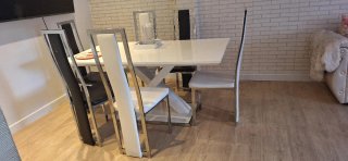 Mesa de comedor blanca con 6 sillas