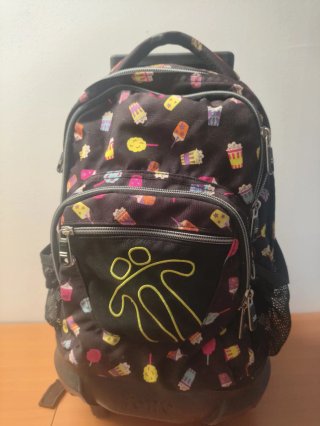 Mochila infantil con ruedas y estampado