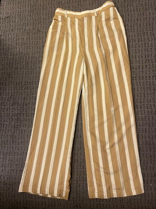 Pantalones anchos de rayas beige y blanco