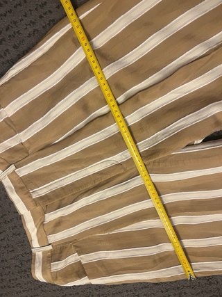 Pantalones anchos de rayas beige y blanco