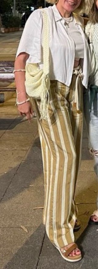 Pantalones anchos de rayas beige y blanco