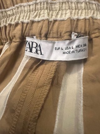 Pantalones anchos de rayas beige y blanco