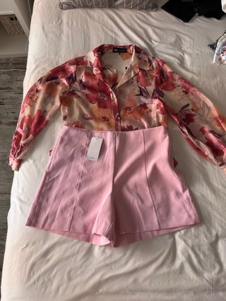 Conjunto Zara Blusa Floral y Shorts Rosa Talla S