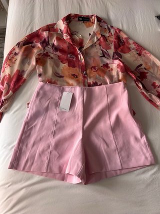 Conjunto Zara Blusa Floral y Shorts Rosa Talla S