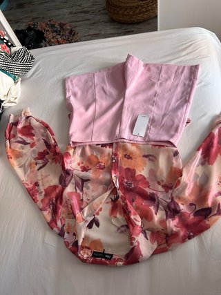 Conjunto Zara Blusa Floral y Shorts Rosa Talla S
