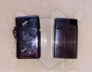 Pareja de encendedores metálicos