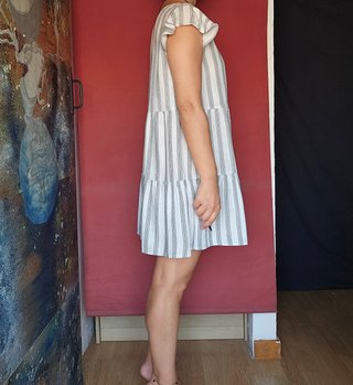 Vestido de rayas blanco y gris