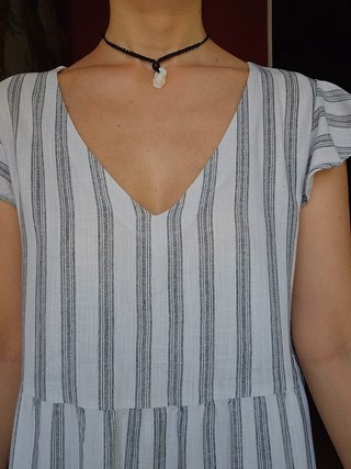 Vestido de rayas blanco y gris