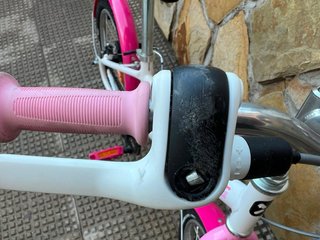 Bicicleta B’twin blanca y rosa