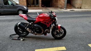 Ducati Monster 1200R Roja