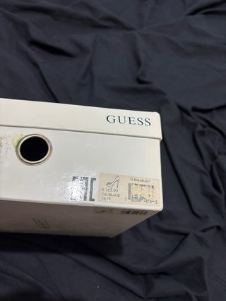 Tacchi Guess neri con borchie