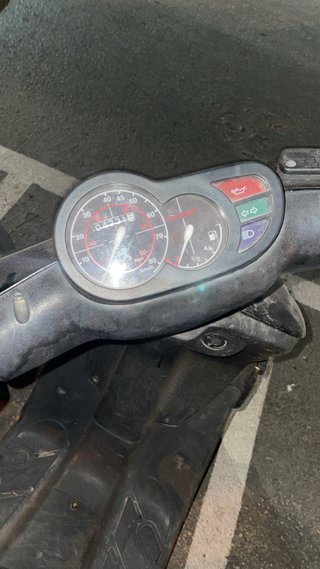Peugeot TKR Scooter Negra