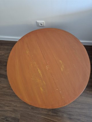 Mesita de madera rústica