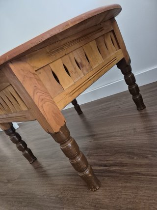 Mesita de madera rústica