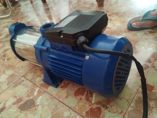 Bomba de agua superficie azul marca Axyra