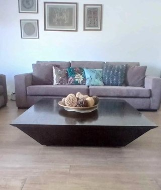 Mesa de centro salón madera oscura