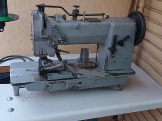 Máquina de coser triple arrastre