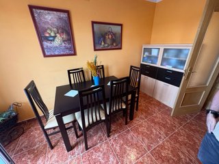Mesa comedor y 6 sillas tapizadas