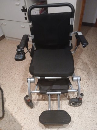 Silla de ruedas eléctrica plegable