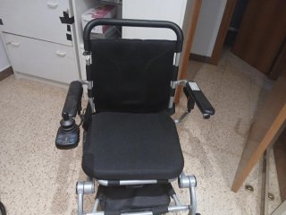 Silla de ruedas eléctrica plegable