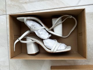Sandalias tacón DULCEIDA blancas