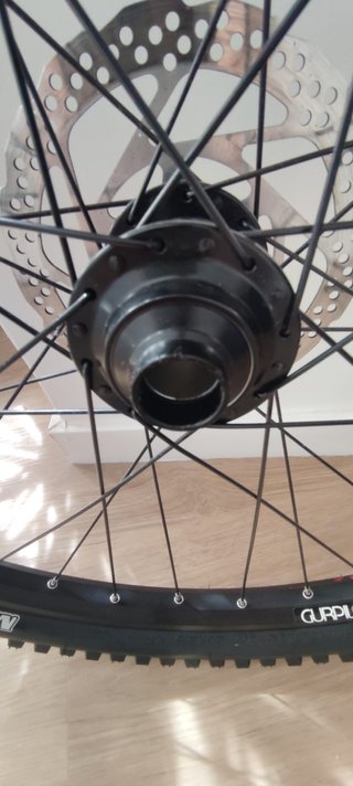 Rueda 26 Gurpil con cubierta Maxxis Nueva.
