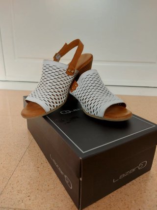 Sandalias pala rejilla blancas y marrón