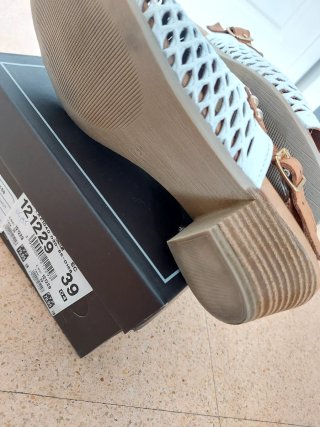 Sandalias pala rejilla blancas y marrón