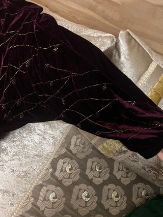 Vestido largo de terciopelo morado + pañuelo