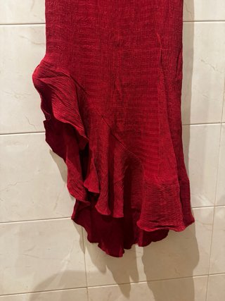 Vestido largo rojo S volantes asimétrico