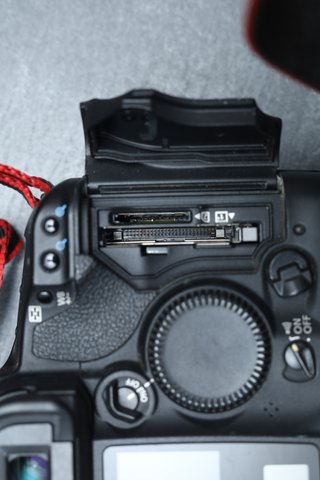 Canon EOS 1Ds Mark II para piezas (Averiada)