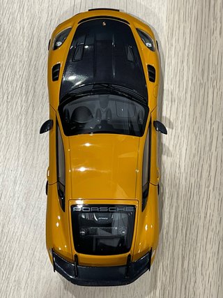 Porsche 718 Cayman GT4 RS 1:18 Norev