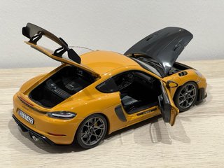 Porsche 718 Cayman GT4 RS 1:18 Norev