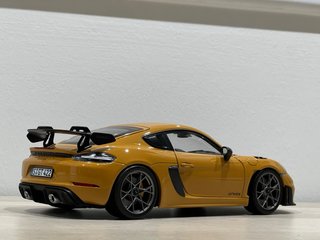 Porsche 718 Cayman GT4 RS 1:18 Norev